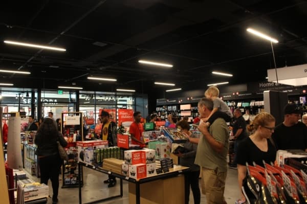 inside amazon 4-star store