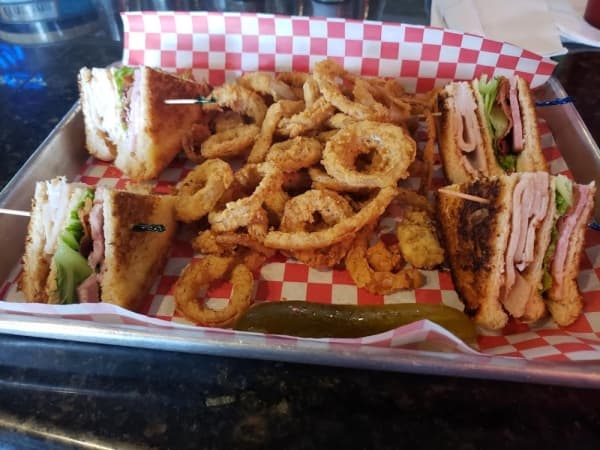 McKinney restaurant Hank’s Texas Grill offers "Texas Country" food and live music