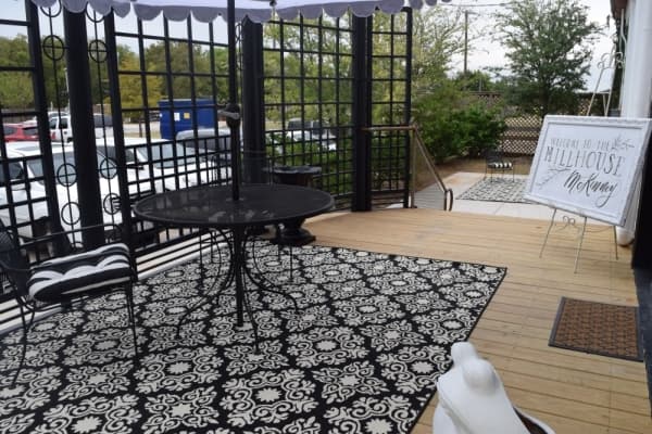 MIllHouse has outdoor seating as well as indoor seating. (Emily Davis/Community Impact Newspaper)