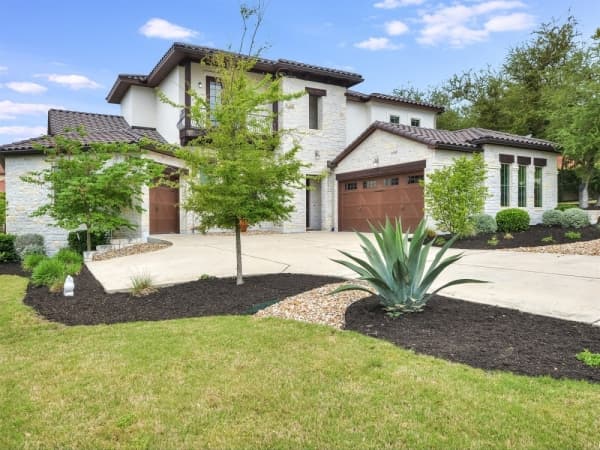 810 Kenspur Lane 