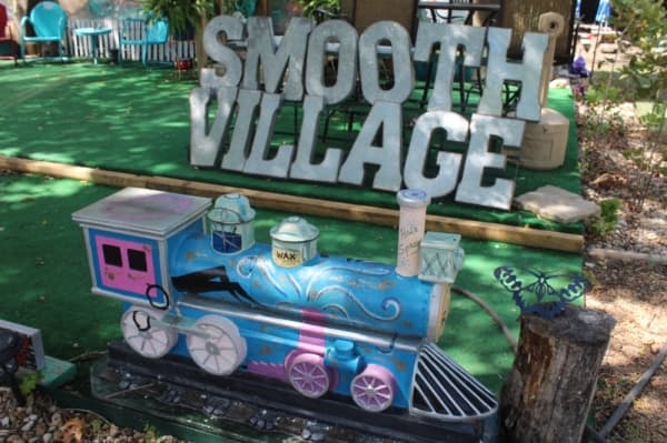 Smooth Village (Marisa Charpentier/Community Impact Newspaper)