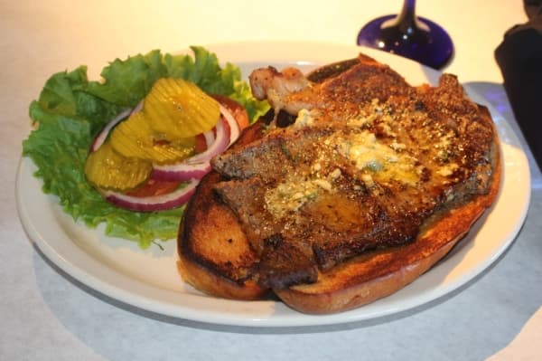 Perry & Sons Market & Grille carries on legacy of good food, quality service