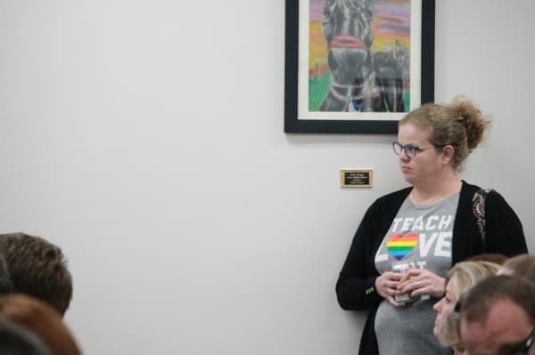 An attendee at the meeting wore a shirt that reads "Teach Love, Not Hate." (Andy Li/Community Impact Newspaper)