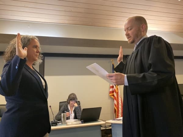 Rollingwood officials sworn in during council meeting