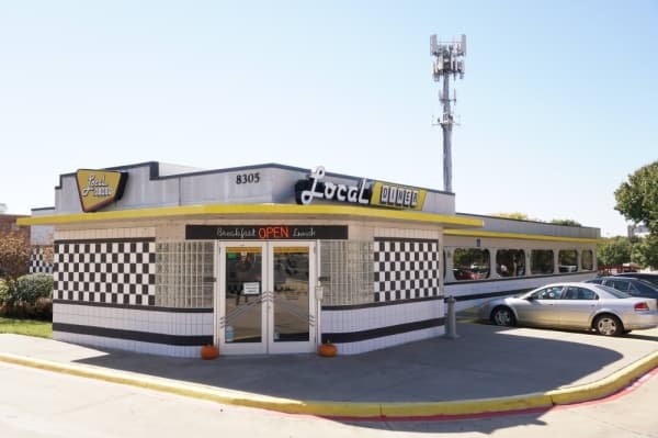 Local Diner's Coppell, Irving restaurants flash back to '50s-era aesthetic