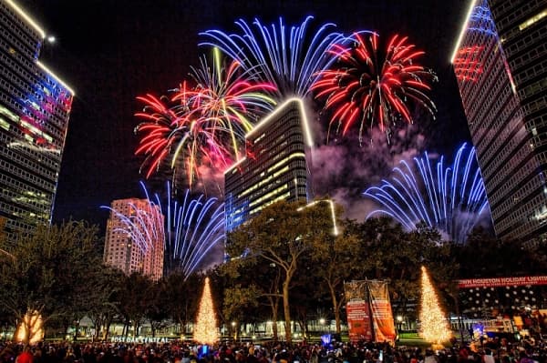 Uptown Houston's holiday lighting and fireworks show returns for Thanksgiving 2019