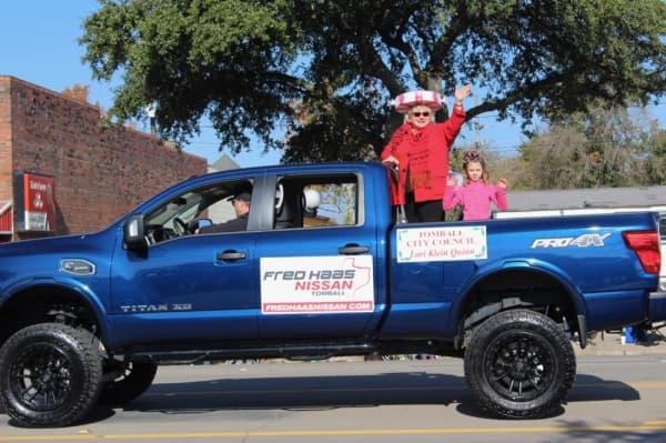 Tomball City Council Member Lori Klein Quinn participated in the parade. (Anna Lotz/Community Impact Newspaper)