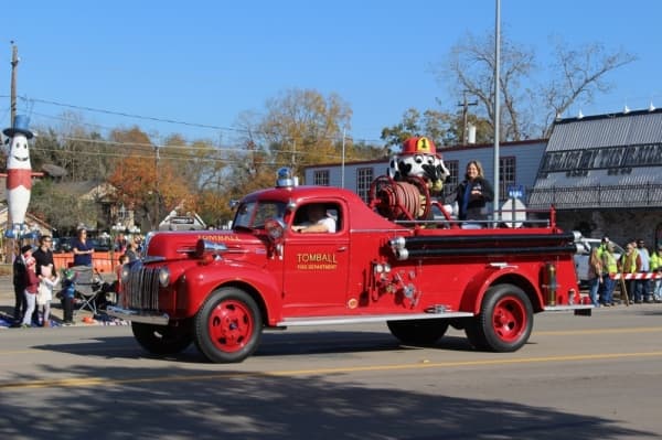 Local schools, businesses and community members participated in the 54th annual parade. (Anna Lotz/Community Impact Newspaper)
