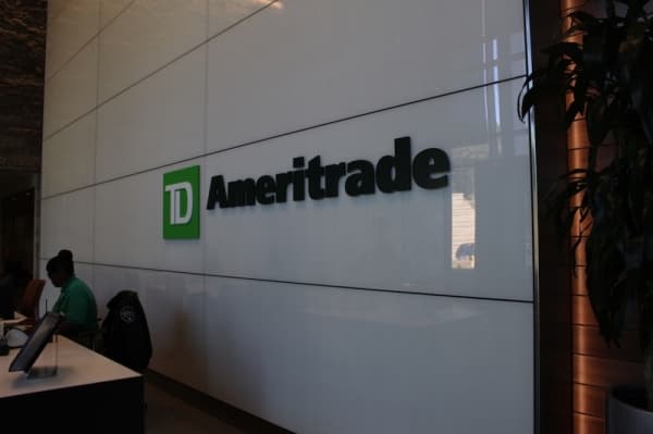Westlake-based Charles Schwab enters into major multi-billion dollar deal with TD Ameritrade, which has complex in Southlake