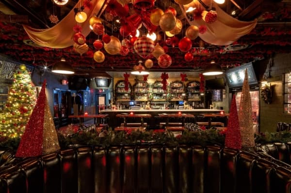 Gibson Street Bar in South Austin transforms into a winter wonderland this December. (Courtesy Mario Andrade Photography)