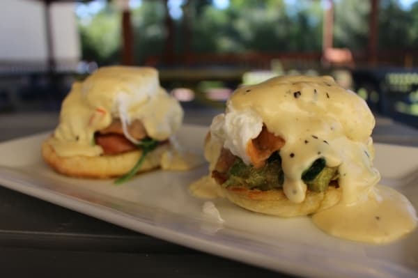 Owners put Cajun spin on brunch at northwest Houston restaurant at Sizzle & Brew