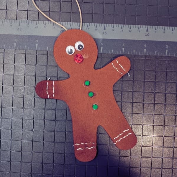 Get extra crafty this holiday season and learn how to make your own ornaments with Pflugerville Public Library's kids crafternoon program. (Courtesy Pflugerville Public Library)

