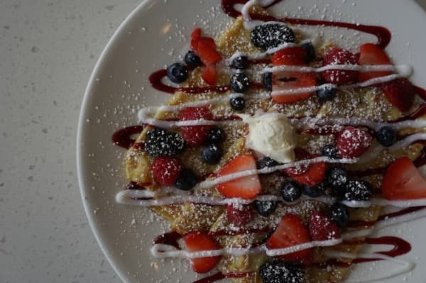 Father, children run Eggsquisite Cafe with healthy menu options