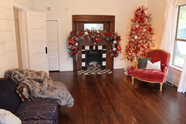 One of two natural light photography studios in Brookielynn's Bungalow. (Elizabeth Ucles/Community Impact Newspaper)