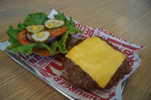 Smashburger Vintage Park and Willowbrook locations now closed