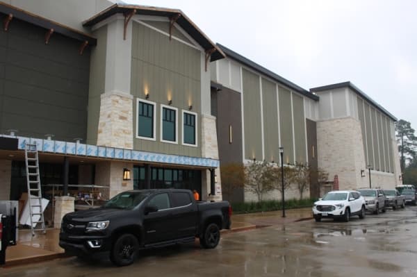 Cinepolis brings movie, dining experience to Creekside Park