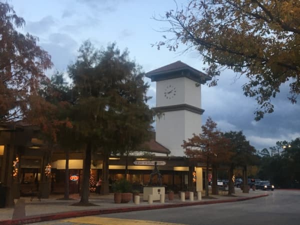Nearby development includes the Panther Creek Shopping Center.