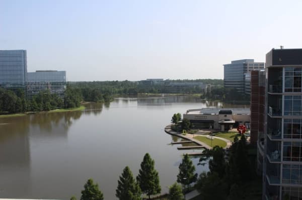 Local amenities include access to recreation along Lake Woodlands.