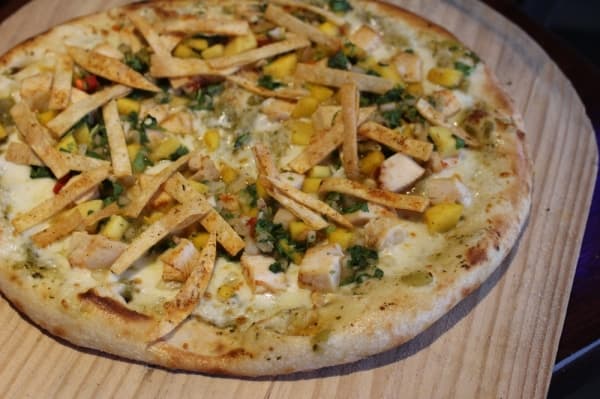 Fire Stone Pizza Bar in Pearland puts spin on classic dish