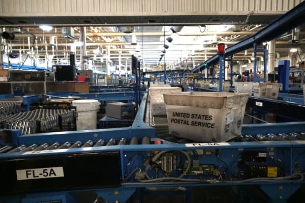 Postal service expects to handle 800 million packages during 2019 holiday season