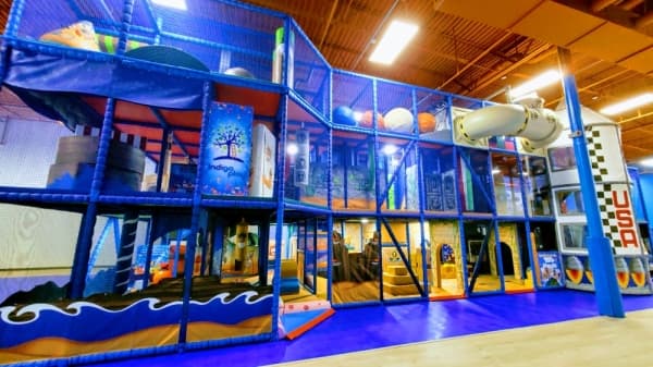 Indoor children's play center opens in Northwest Austin next to aquarium