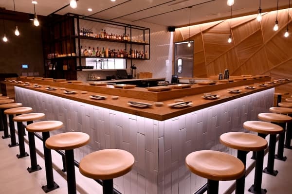 Hand-rolled sushi bar Hando now open in the Heights