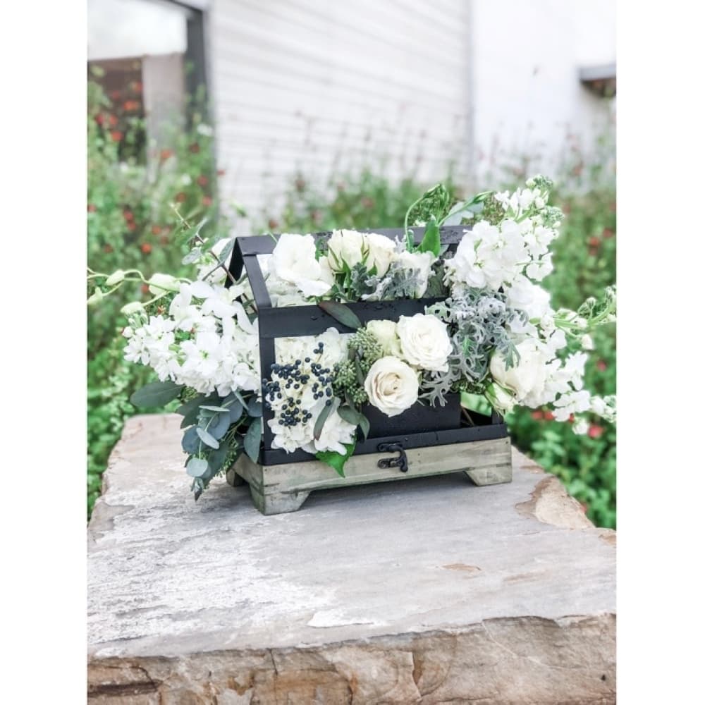 Piney Rose offering custom arrangements on Research Forest Drive