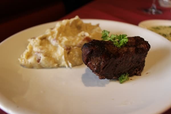 The 6-ounce sirloin ($12.95) is served with a house salad and a choice of sides. (Kara McIntyre/Community Impact Newspaper)