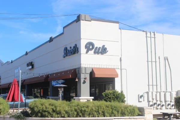 Brick's Pub joins South Austin restaurant landscape