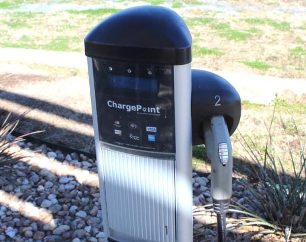 Cedar Park to charge $2 per hour at new electric car charging stations
