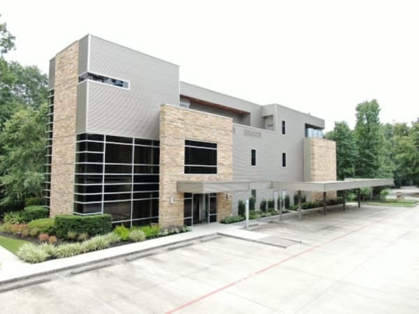 4. RETAIL
1070 Evergreen Drive, The Woodlands