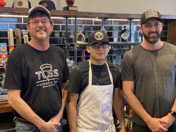 Toss Pizzeria brings Chicago vibe to the Austin area