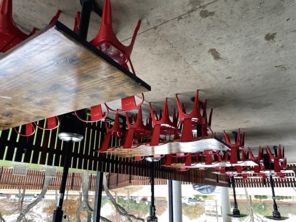 The Toss Pizzeria Bee Cave location has ample patio space.