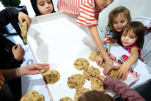 Crumbl cookie delivery service to celebrate Cypress grand opening with free cookies