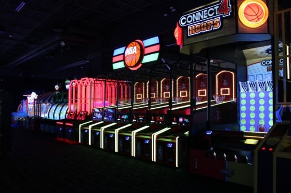 Dave & Buster's opens for entertainment in Metropark Square