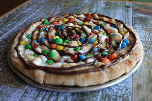 dessert pizza 