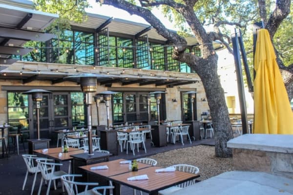 Outdoor patio with fire pits. (Marisa Charpentier, Community Impact Newspaper)