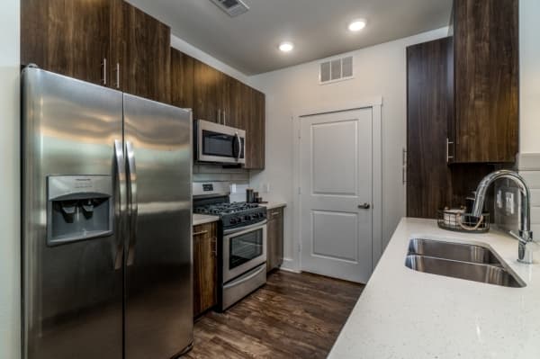 Kitchens have stainless steel appliances. (Courtesy The Howard Hughes Corporation)
