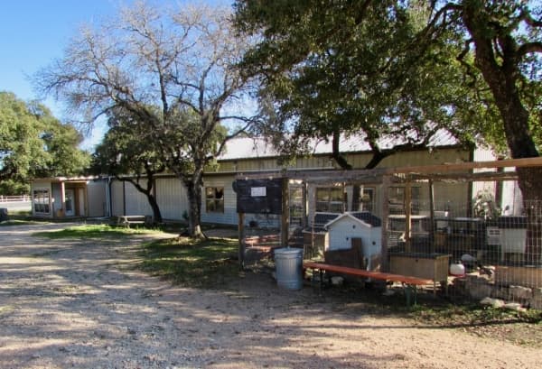 Tres Reynas includes a barn. (Nicholas Cicale/Community Impact Newspaper)