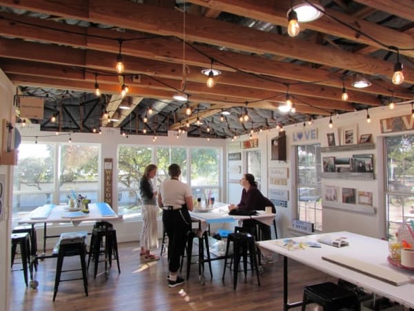 




Groups or individuals can create works at Austin Craft Lounge.
