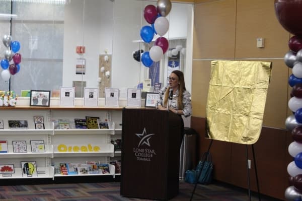Library director Janna Hoglund addressed the community during the event. (Anna Lotz/Community Impact Newspaper)