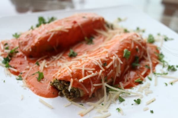 




Spicy Cannelloni ($15.49) is pasta stuffed with beef, chicken and spinach, topped with a spicy tomato cream sauce and mozzarella.
