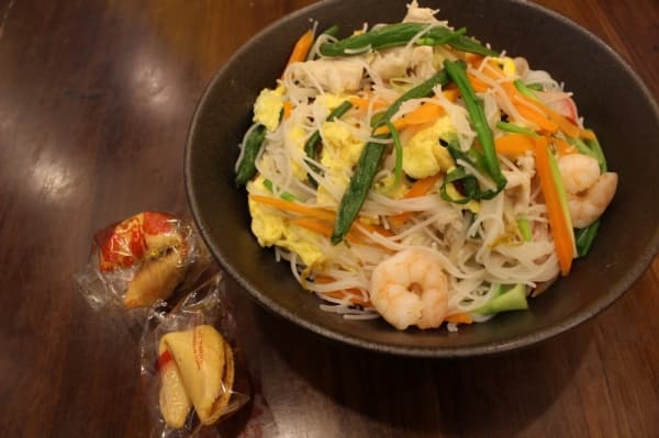 Taiwanese Street Noodles ($12-$16): Thin rice noodles, soy sauce, egg, string beans, red onion, carrots and bean sprouts with shrimp, BBQ pork or chicken. (Elizabeth Ucles/Community Impact Newspaper)