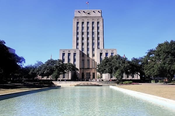 Grappling with equity, Houston City Council approves recommendation for widespread affordable housing proposals