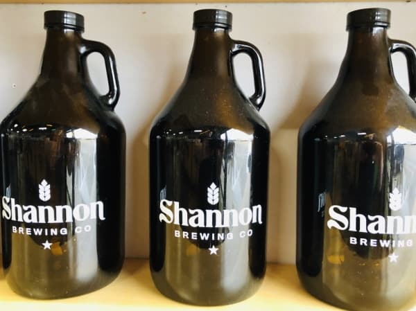 Shannon Brewing Company offers beer by the pint for customers who visit in person. Customers also have options for off-premise consumption. (Ian Pribanic/Community Impact Newspaper)