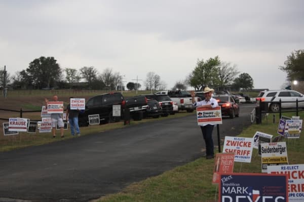Zwicke leads Harless in early voting returns for Guadalupe County sheriff