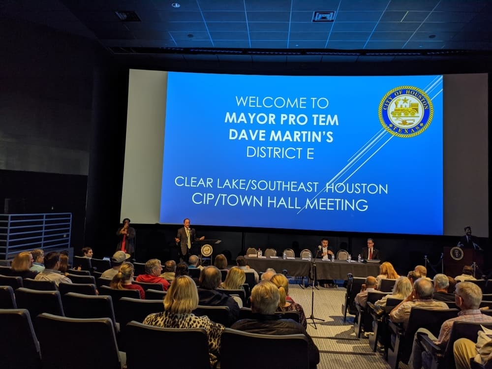 Houston officials discuss homelessness, panhandling at town hall