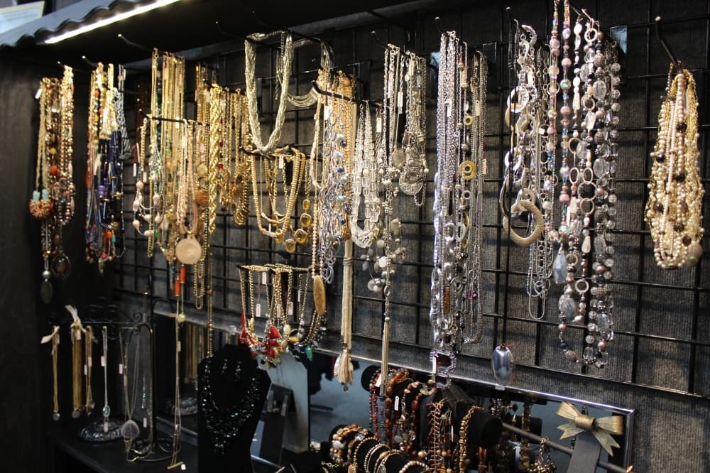In addition to women's clothing, Karen's Closet offers accessories such as jewelry, handbags, belts and shoes. (Hannah Zedaker/Community Impact Newspaper)