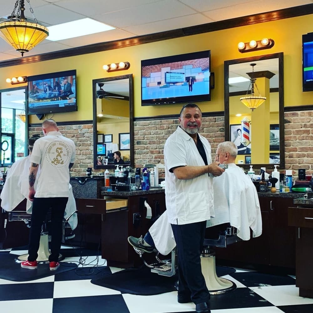Lu's Barber Shop now open in Friendswood
