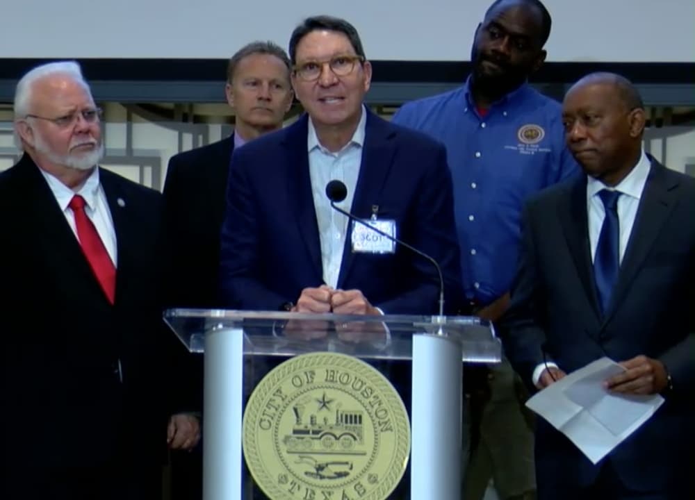 H-E-B, Kroger and Randalls adjust to coronavirus outbreak with sneeze guards, reduced hours